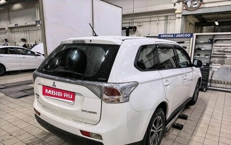 Mitsubishi Outlander III рестайлинг 3, 2013 год, 1 400 000 рублей, 2 фотография