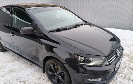 Volkswagen Polo VI (EU Market), 2015 год, 890 000 рублей, 2 фотография