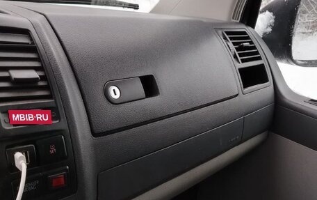 Volkswagen Caravelle T5, 2012 год, 1 750 000 рублей, 12 фотография