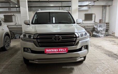 Toyota Land Cruiser 200, 2015 год, 6 300 000 рублей, 2 фотография
