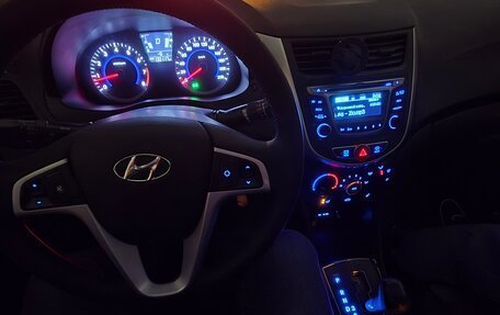 Hyundai Solaris II рестайлинг, 2013 год, 960 000 рублей, 9 фотография