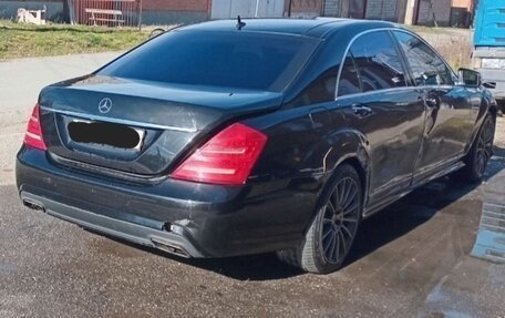 Mercedes-Benz S-Класс, 2006 год, 530 000 рублей, 2 фотография