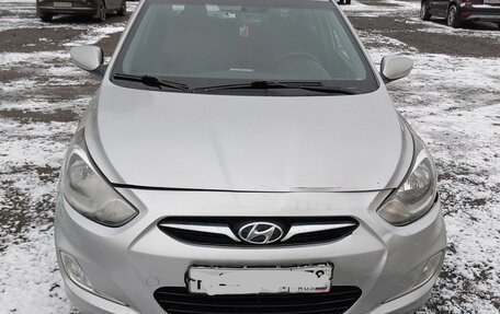 Hyundai Solaris II рестайлинг, 2012 год, 630 000 рублей, 1 фотография
