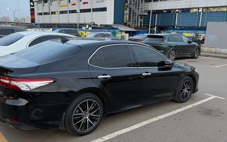 Toyota Camry, 2019 год, 2 600 000 рублей, 3 фотография