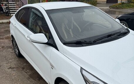 Hyundai Solaris II рестайлинг, 2015 год, 750 000 рублей, 4 фотография