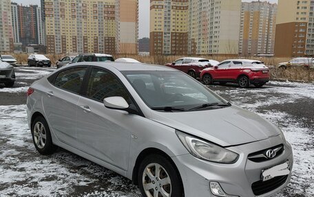 Hyundai Solaris II рестайлинг, 2012 год, 630 000 рублей, 3 фотография