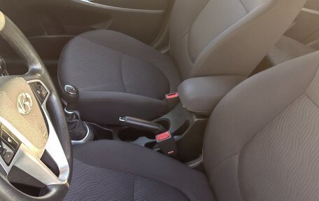 Hyundai Solaris II рестайлинг, 2012 год, 630 000 рублей, 7 фотография