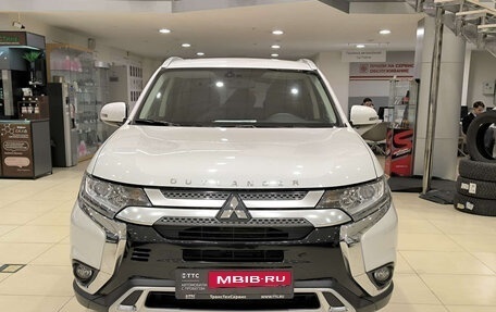 Mitsubishi Outlander III рестайлинг 3, 2019 год, 2 480 000 рублей, 2 фотография