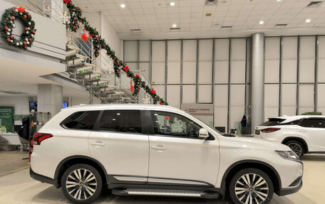 Mitsubishi Outlander III рестайлинг 3, 2019 год, 2 480 000 рублей, 5 фотография