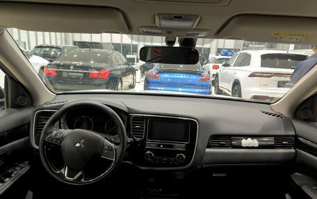 Mitsubishi Outlander III рестайлинг 3, 2019 год, 2 480 000 рублей, 17 фотография