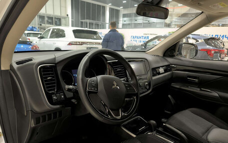 Mitsubishi Outlander III рестайлинг 3, 2019 год, 2 480 000 рублей, 20 фотография