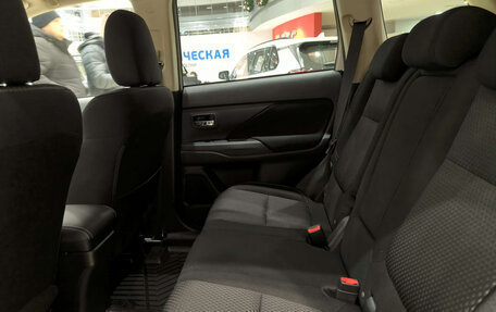 Mitsubishi Outlander III рестайлинг 3, 2019 год, 2 480 000 рублей, 15 фотография