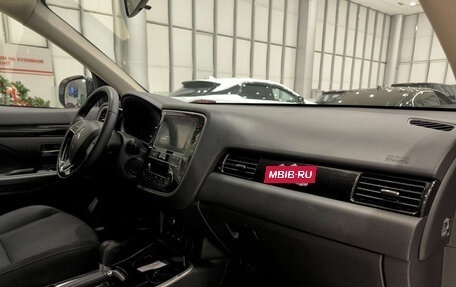 Mitsubishi Outlander III рестайлинг 3, 2019 год, 2 480 000 рублей, 13 фотография