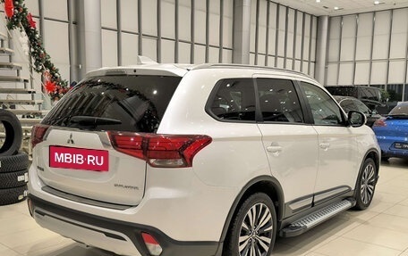 Mitsubishi Outlander III рестайлинг 3, 2019 год, 2 480 000 рублей, 6 фотография