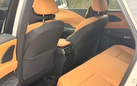 Lexus RX IV рестайлинг, 2023 год, 7 120 000 рублей, 12 фотография