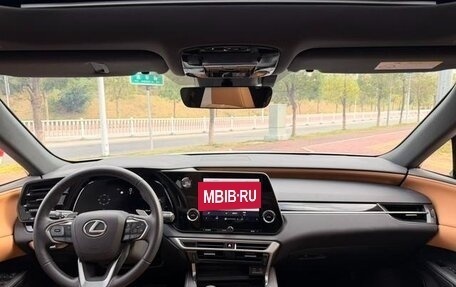 Lexus RX IV рестайлинг, 2023 год, 7 120 000 рублей, 11 фотография
