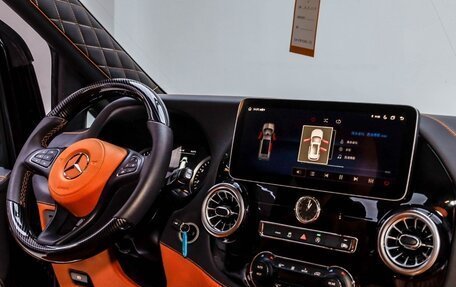 Mercedes-Benz V-Класс, 2024 год, 6 850 000 рублей, 7 фотография