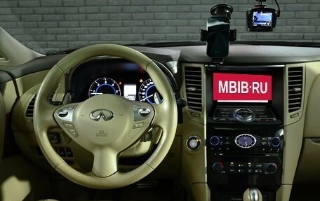 Infiniti QX70, 2014 год, 2 260 000 рублей, 16 фотография