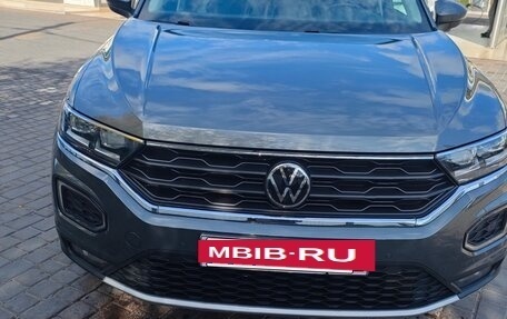 Volkswagen T-Roc I, 2020 год, 2 488 000 рублей, 2 фотография