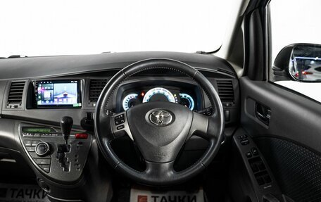 Toyota ISis I, 2010 год, 1 200 000 рублей, 11 фотография