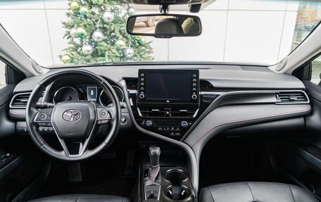 Toyota Camry, 2021 год, 3 390 000 рублей, 9 фотография