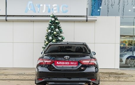 Toyota Camry, 2021 год, 3 390 000 рублей, 4 фотография