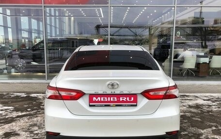 Toyota Camry, 2021 год, 3 200 000 рублей, 10 фотография