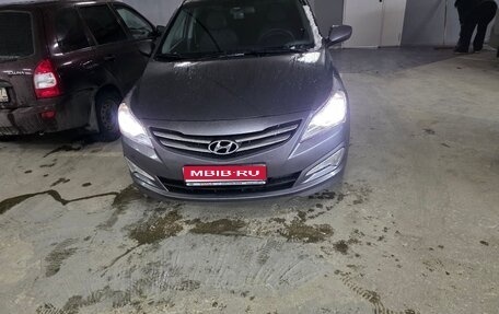 Hyundai Solaris II рестайлинг, 2015 год, 2 200 000 рублей, 1 фотография