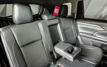 Toyota Highlander III, 2018 год, 2 979 000 рублей, 17 фотография