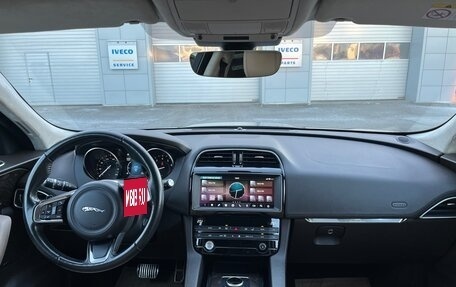 Jaguar F-Pace, 2018 год, 3 200 000 рублей, 11 фотография