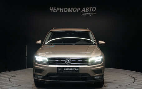 Volkswagen Tiguan II, 2018 год, 2 280 000 рублей, 2 фотография
