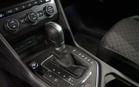 Volkswagen Tiguan II, 2018 год, 2 280 000 рублей, 11 фотография