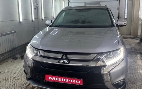Mitsubishi Outlander III рестайлинг 3, 2015 год, 1 680 000 рублей, 1 фотография