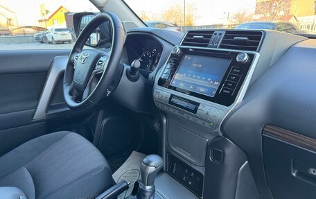 Toyota Land Cruiser Prado 150 рестайлинг 2, 2018 год, 5 700 000 рублей, 26 фотография