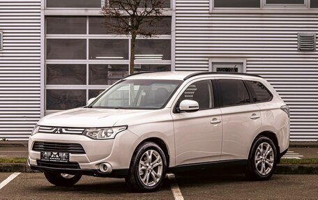 Mitsubishi Outlander III рестайлинг 3, 2013 год, 1 565 000 рублей, 1 фотография