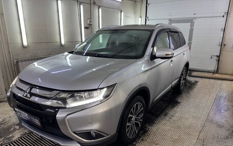 Mitsubishi Outlander III рестайлинг 3, 2015 год, 1 680 000 рублей, 6 фотография