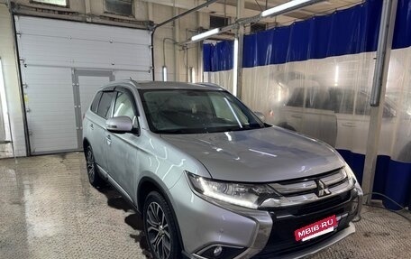 Mitsubishi Outlander III рестайлинг 3, 2015 год, 1 680 000 рублей, 5 фотография