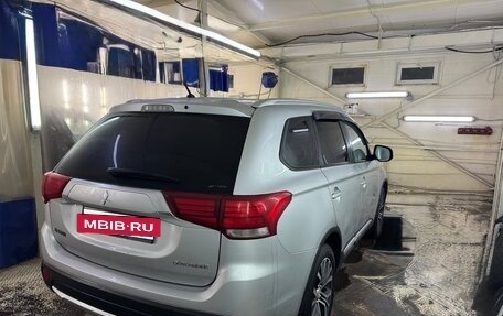 Mitsubishi Outlander III рестайлинг 3, 2015 год, 1 680 000 рублей, 4 фотография