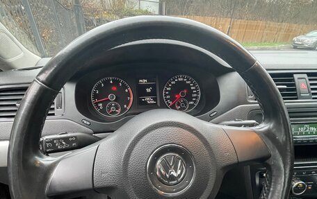 Volkswagen Jetta VI, 2013 год, 1 100 000 рублей, 2 фотография