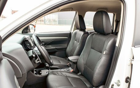 Mitsubishi Outlander III рестайлинг 3, 2013 год, 1 565 000 рублей, 11 фотография