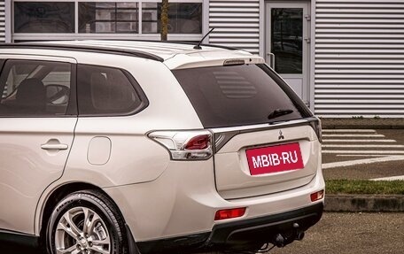 Mitsubishi Outlander III рестайлинг 3, 2013 год, 1 565 000 рублей, 10 фотография