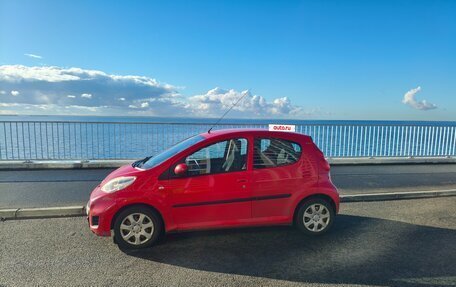 Peugeot 107 I рестайлинг, 2011 год, 330 000 рублей, 2 фотография