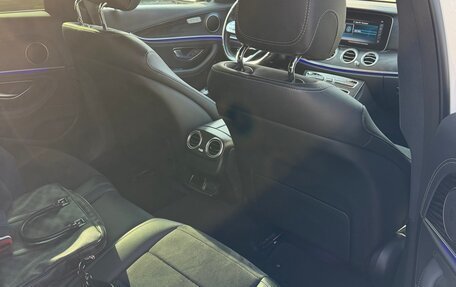 Mercedes-Benz E-Класс, 2019 год, 3 800 000 рублей, 2 фотография