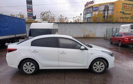 KIA Rio IV, 2018 год, 1 000 000 рублей, 3 фотография