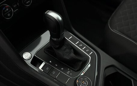 Volkswagen Tiguan II, 2018 год, 2 700 000 рублей, 3 фотография