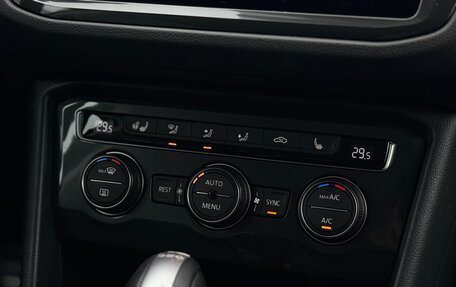 Volkswagen Tiguan II, 2018 год, 2 700 000 рублей, 4 фотография