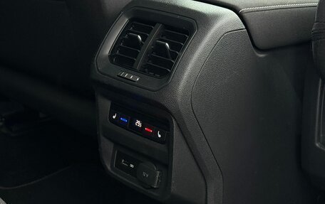 Volkswagen Tiguan II, 2018 год, 2 700 000 рублей, 5 фотография