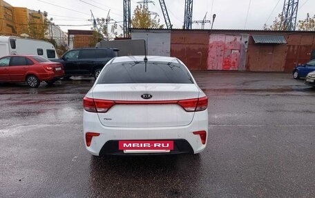 KIA Rio IV, 2018 год, 1 000 000 рублей, 2 фотография