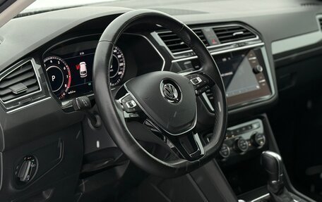 Volkswagen Tiguan II, 2018 год, 2 700 000 рублей, 24 фотография