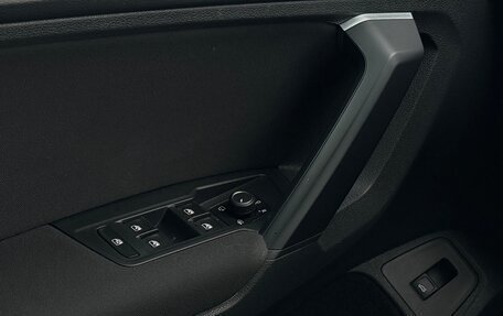 Volkswagen Tiguan II, 2018 год, 2 700 000 рублей, 26 фотография